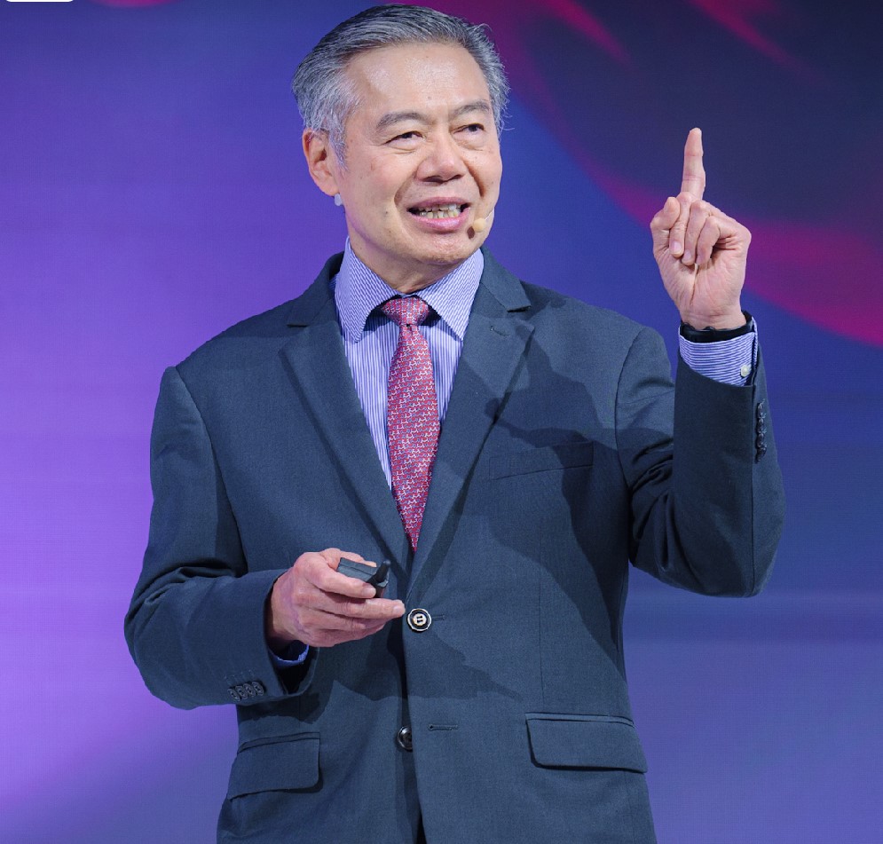 ศุภวุฒิ สายเชื้อ เสนอจัดตั้งกองทุนความมั่งคั่งแห่งชาติในไทย เพื่อพลิกฟื้นเศรษฐกิจที่อ่อนแรงตลอด 25 ปี. ใช้เงินทุนสำรองระหว่างประเทศลงทุน 4 อุตสาหกรรม